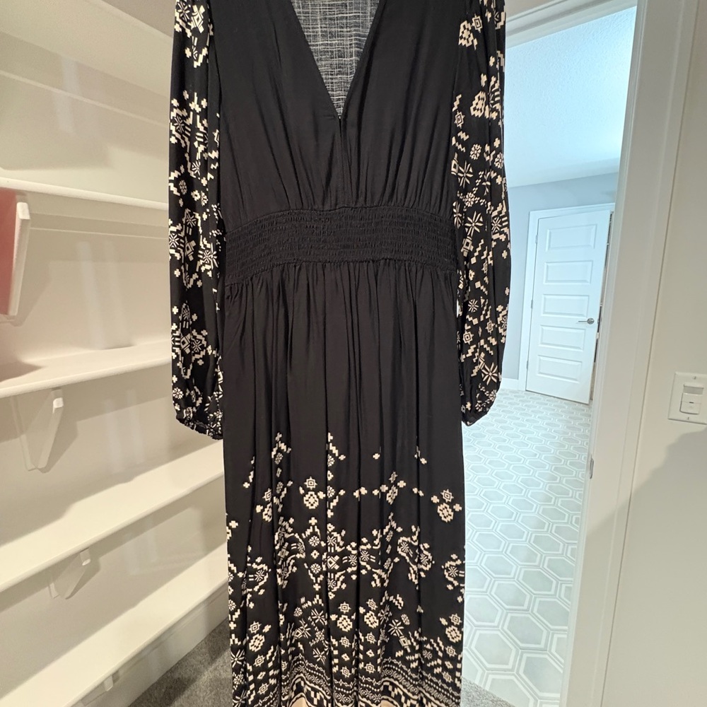 Knox Rose Black and White Floral Long Sleeve Dress